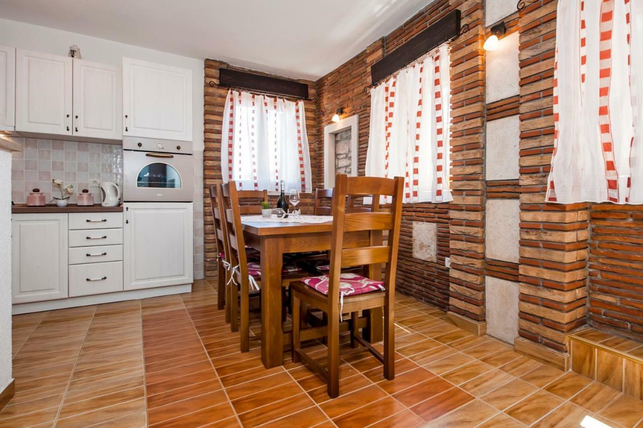 Guesthouse Ancient Stone Rovinj Exterior photo